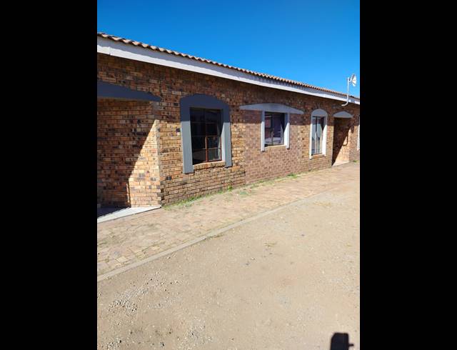 3 BEDROOM APARTMENT FOR SALE IN AMAJUBA PARK
